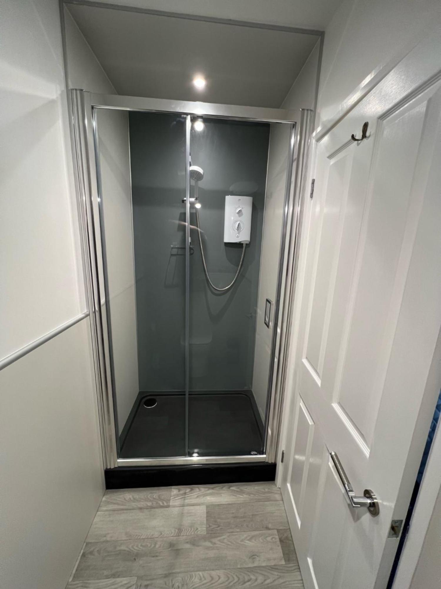 קזיק Dolly Waggon Guest House מראה חיצוני תמונה